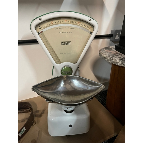 210 - Set of Avery weighing scales