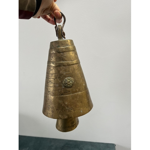 213 - Large antique bronze double temple bell. Decorated with 6 point star