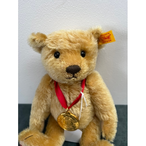 214 - Steiff Manchester United 1902 - 2002 Centenary bear.
Danbury Mint.