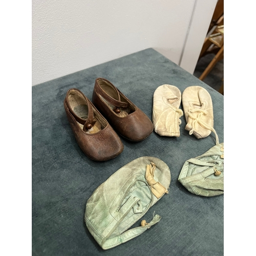 217 - 3 x pairs of vintage leather children's shoes