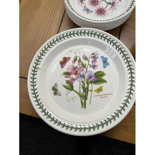 256 - Large collection of portmeirion Botanic Garden plates and bowls 

4 x Small bowls
1 x Toast rack
4 x... 