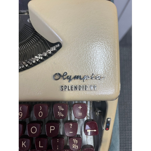 285 - Olympia Splendid 99 typewriter - In original carry case