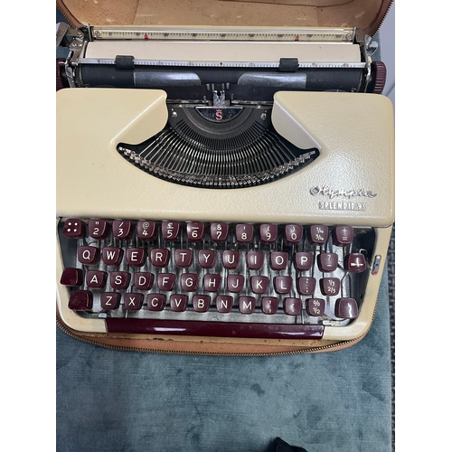 285 - Olympia Splendid 99 typewriter - In original carry case