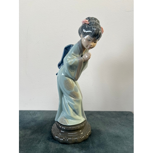 322 - Lladro Spain Japanese Geisha girl