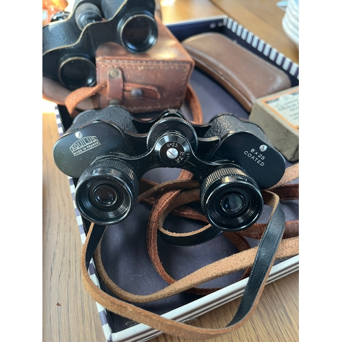 354 - 2 x Pairs of binoculars ect - Aquilus + Prisma Paris