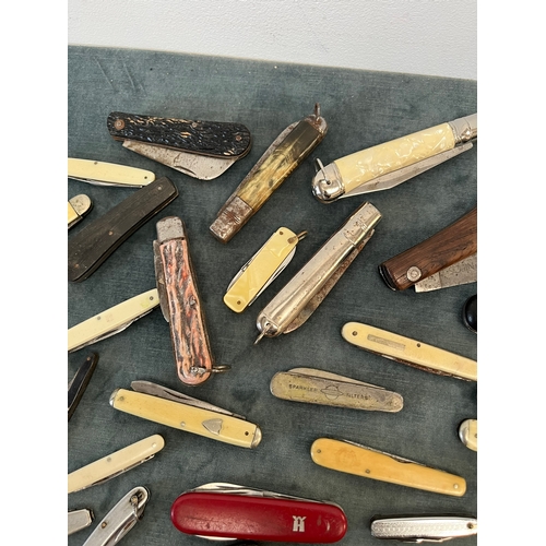 400 - Large lot of various vintage pocket/ pen knives - approximately 40