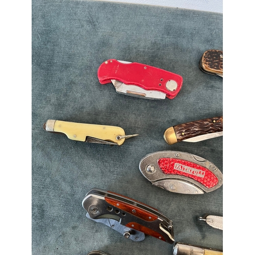 401 - Large lot of various vintage pocket/ pen knives - approximately 14