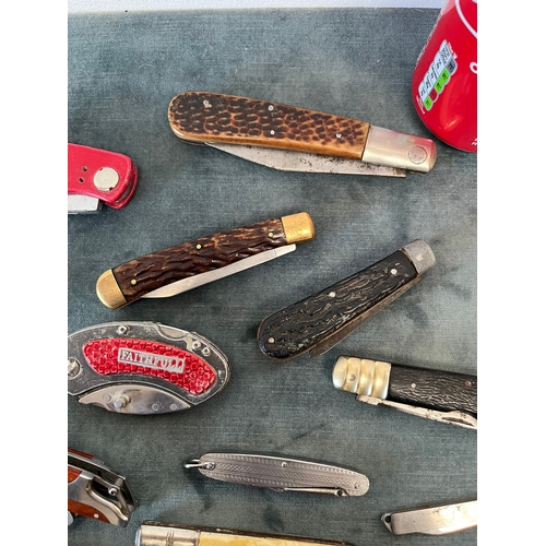 401 - Large lot of various vintage pocket/ pen knives - approximately 14