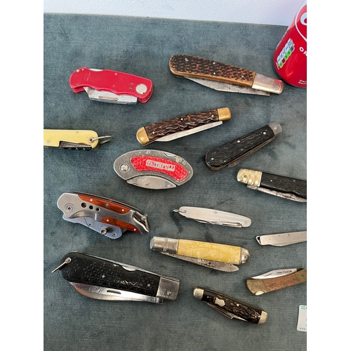 401 - Large lot of various vintage pocket/ pen knives - approximately 14