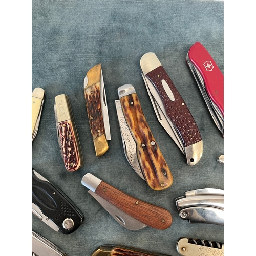 402 - Large lot of various vintage pocket/ pen knives including Swiss - approximately 23