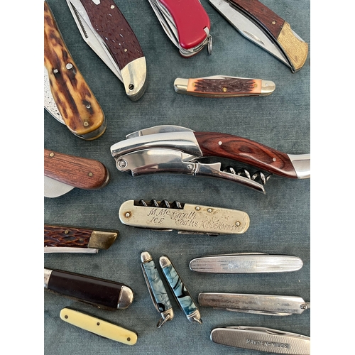 402 - Large lot of various vintage pocket/ pen knives including Swiss - approximately 23