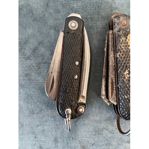 410 - 3 x Sheffield navy pocket knives - Broad arrow marks - E Blyde, H.M Slater