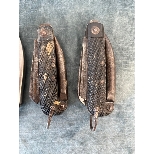 410 - 3 x Sheffield navy pocket knives - Broad arrow marks - E Blyde, H.M Slater