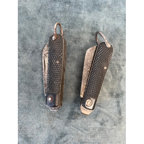 413 - 2 x Military pocket knives with broad arrow mark - Wilson