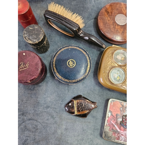 395 - Various compacts, snuff boxes, brush + darning block