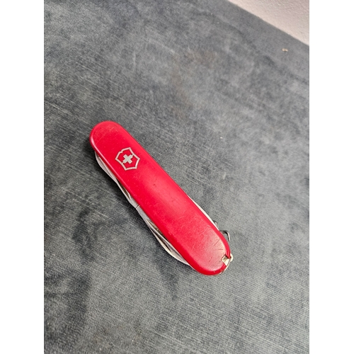 454 - Victorinox Swiss army pocket knife