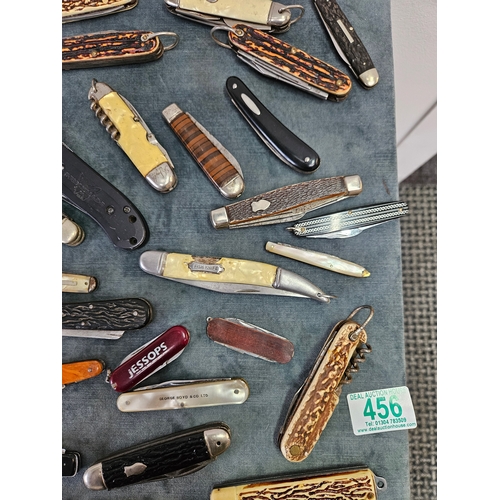 456 - Large assortment of various vintage pocket/ penknives - approximately 38