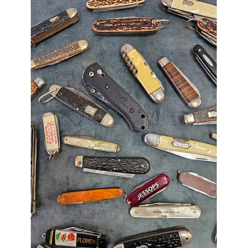 456 - Large assortment of various vintage pocket/ penknives - approximately 38