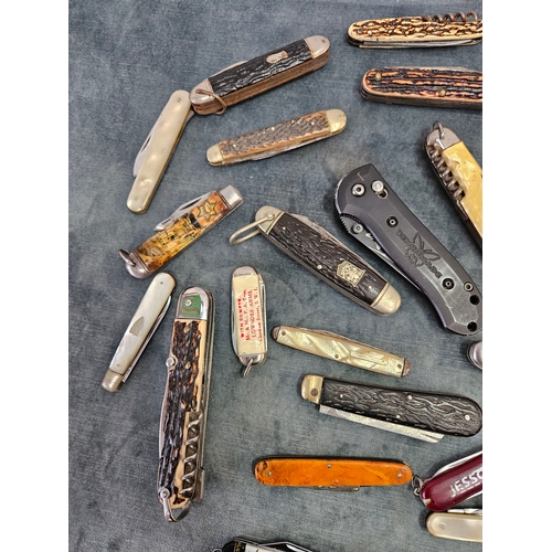 456 - Large assortment of various vintage pocket/ penknives - approximately 38