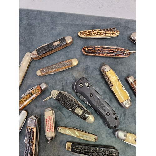 456 - Large assortment of various vintage pocket/ penknives - approximately 38