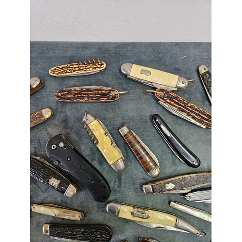 456 - Large assortment of various vintage pocket/ penknives - approximately 38