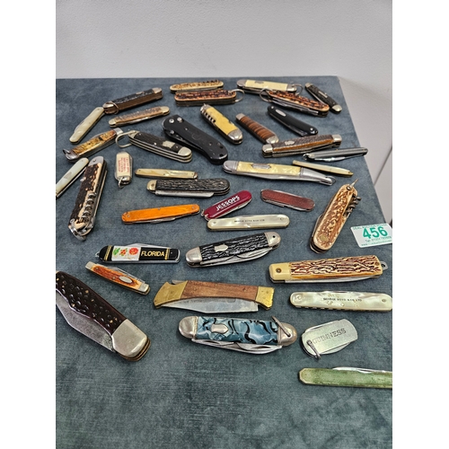 456 - Large assortment of various vintage pocket/ penknives - approximately 38