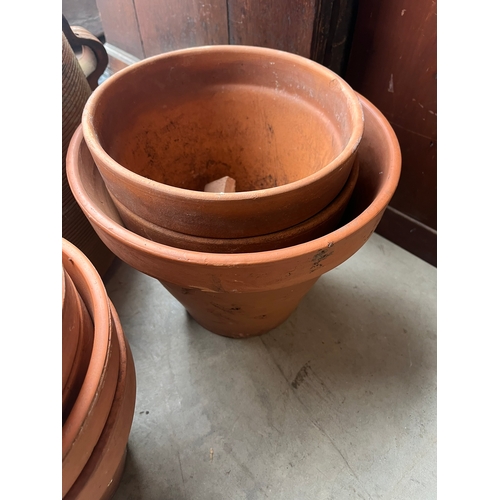 41 - Various small terracotta planters and plant pot feet