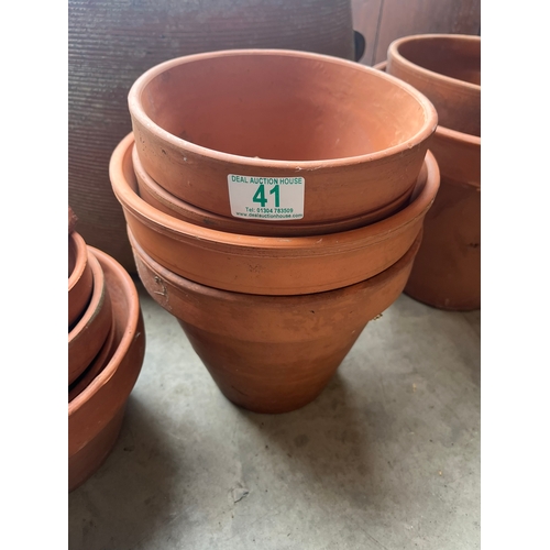 41 - Various small terracotta planters and plant pot feet