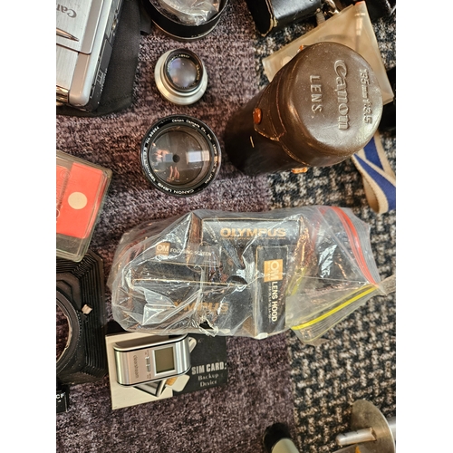 458 - Large selection of miscellaneous camera equipment