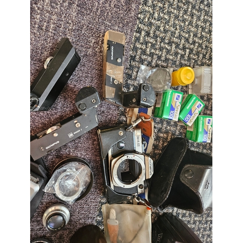 458 - Large selection of miscellaneous camera equipment