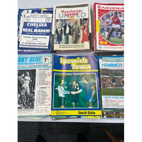 467 - Selection of various vintage and modern football programs 

Arsenal, Tottenham, Leicester, Aston Vil... 