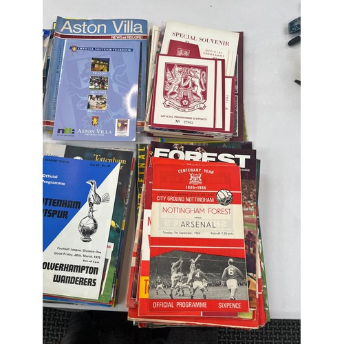 467 - Selection of various vintage and modern football programs 

Arsenal, Tottenham, Leicester, Aston Vil... 