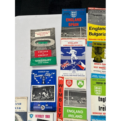 472 - Selection of various vintage and modern football programs 

England World Cup