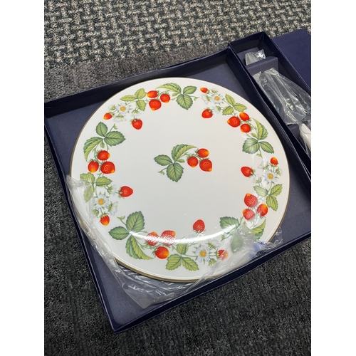 238 - Royal Worcester strawberry's cake plate and cake slice