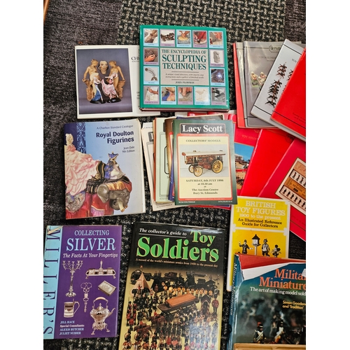 415 - Selection of various catalogs and reference books - Toys, Royal Doulton ect