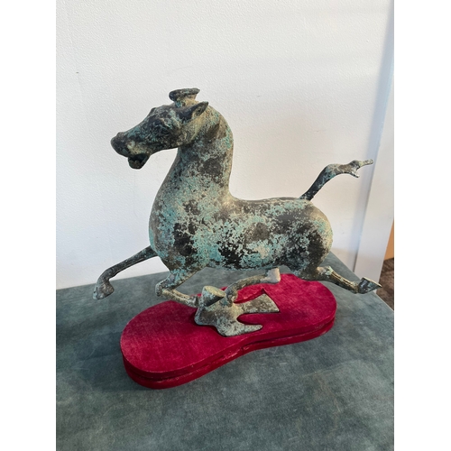 190 - Vintage midcentury bronze Asian style horse sculpture - Flying Horse