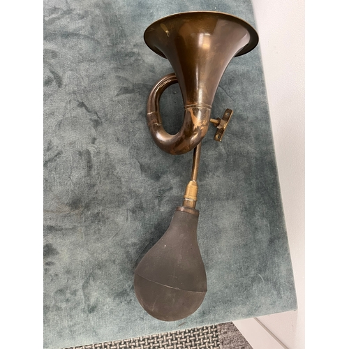 253 - Vintage brass bulb horn