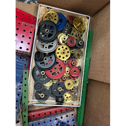 274 - Various vintage Meccano including clockwork motors