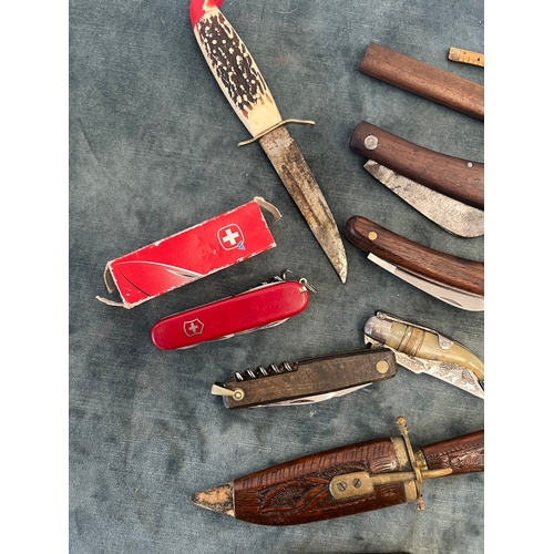 294 - Group of various vintage pocket/ pen knives