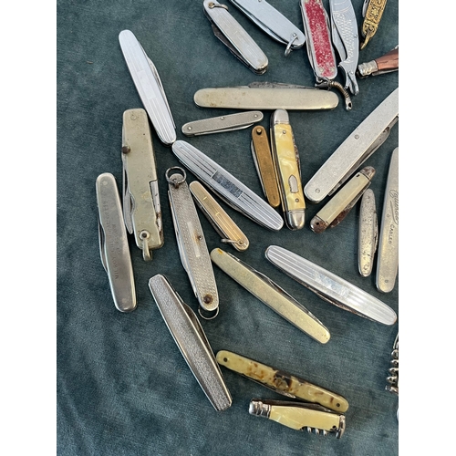 295 - Group of various vintage pocket/ pen knives