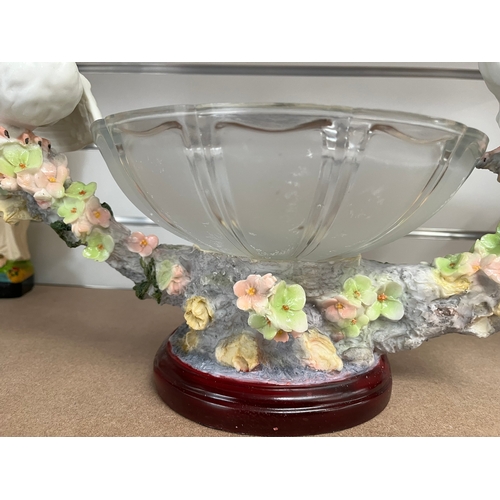 346 - Capodimonte style centerpiece - La Anina collection