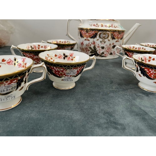 350 - Selection of Royal crown Derby Japan porcelain - new never been used
Large teapot 
8 x Tea cups