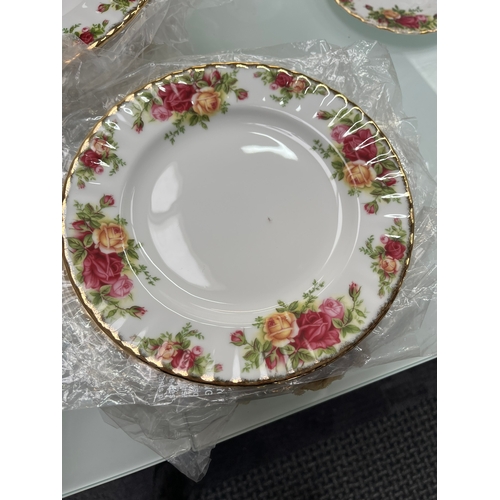 352 - Large selection of Royal Albert Country Roses - Dinnerware -new never been used
18 x 26.5cm dinner p... 