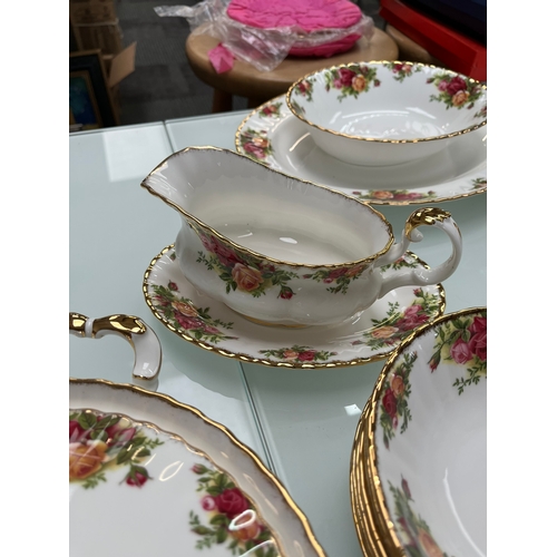 352 - Large selection of Royal Albert Country Roses - Dinnerware -new never been used
18 x 26.5cm dinner p... 