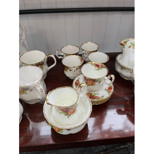 354 - Large selection of Royal Albert Old Country Roses  new never been used
3 x Teapots 
3 x Sugar bowls
... 