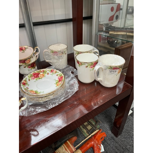 354 - Large selection of Royal Albert Old Country Roses  new never been used
3 x Teapots 
3 x Sugar bowls
... 