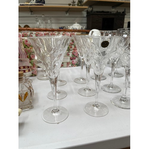 359 - 6 x Large crystal wine glasses 
6 x Rock crystal glasses