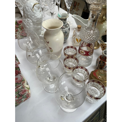 360 - Large assortment of various ornaments/ glass items