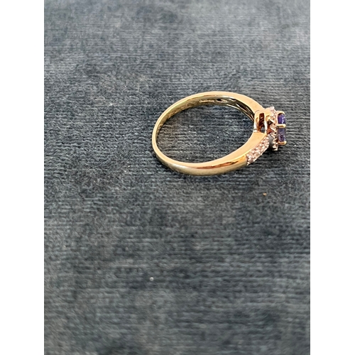 518 - 14ct Yellow gold hallmarked amethyst/ tanzanite ring 

2.7g