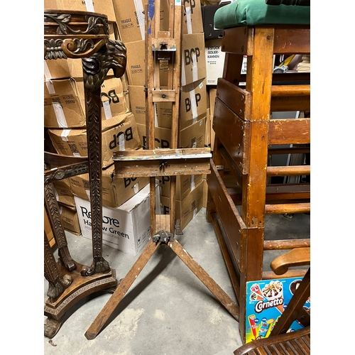 45 - Large folding easel